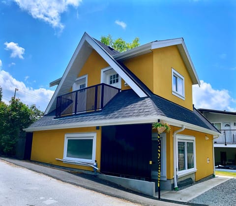 Property building, Facade/entrance, Day, Street view
