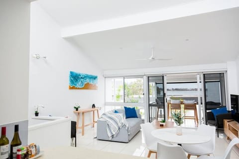 Living room, Photo of the whole room, Seating area, Dining area, fireplace