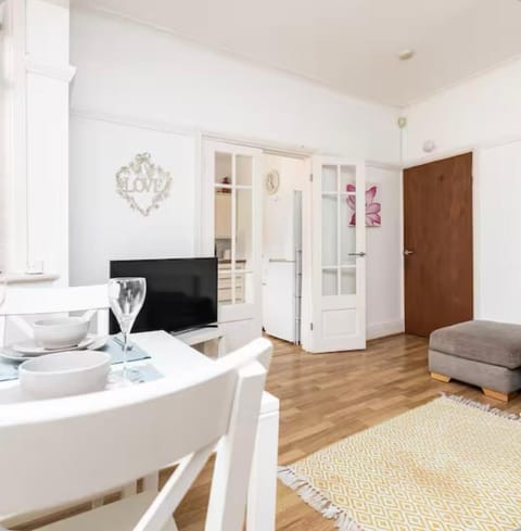 Living room, Photo of the whole room, Seating area, Dining area