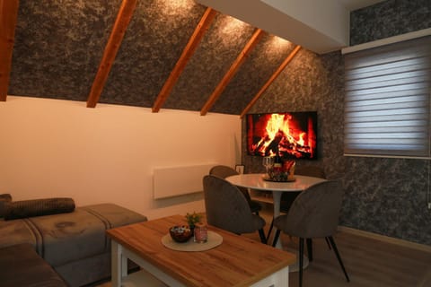 TV and multimedia, Living room, Seating area, Dining area