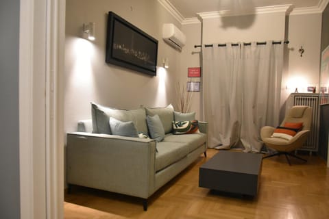 Living room, Seating area, air conditioner