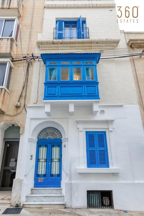 Property building, Day