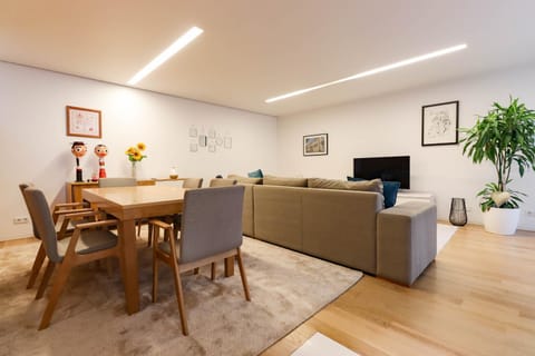 Communal lounge/ TV room, TV and multimedia, Living room, Dining area