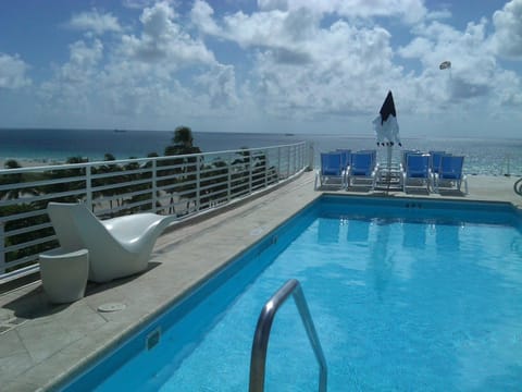 Swimming pool, Swimming pool
