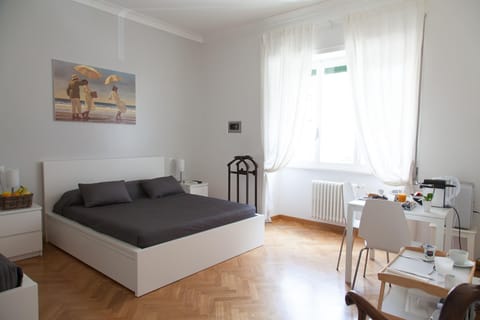 Day, Photo of the whole room