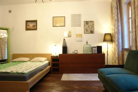 Bed, Photo of the whole room