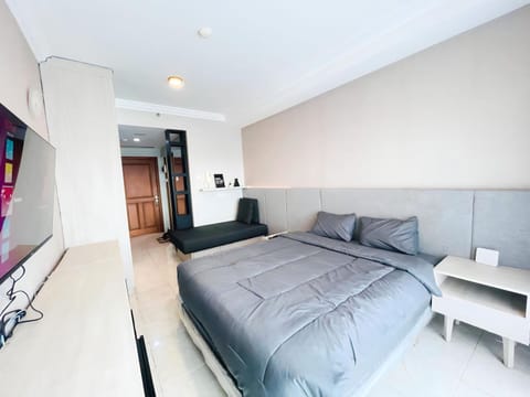 Bed, TV and multimedia, Photo of the whole room, Seating area, Bedroom