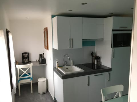 Coffee/tea facilities, Kitchen or kitchenette