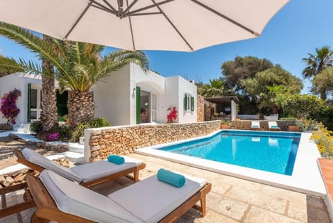 Property building, Swimming pool, sunbed