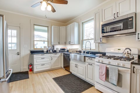 Lovely Elkhart Lake Apartment - Walk to Town! Apartment in Elkhart Lake