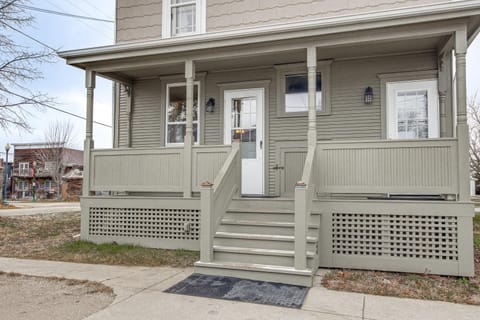 Lovely Elkhart Lake Apartment - Walk to Town! Apartment in Elkhart Lake