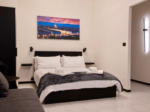 Bed, Living room, Bedroom, towels