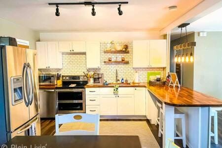 Kitchen or kitchenette, Dining area, dishwasher, minibar, pet friendly, stove, toaster