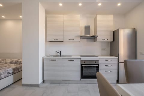 Bed, Kitchen or kitchenette, Bedroom, oven, stove