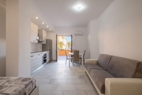 Bed, Kitchen or kitchenette, Living room, Seating area, Dining area, Bedroom