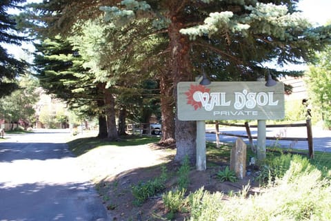 Walk Everywhere at the Relaxing Val D Sol Condo House in Ketchum