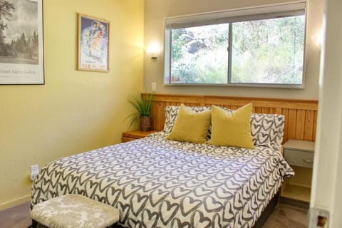 Walk Everywhere at the Relaxing Val D Sol Condo House in Ketchum