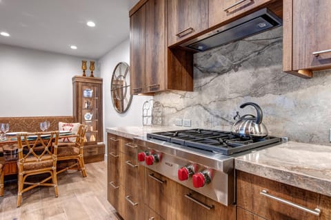 Luxe Prospector Condo Steps to Lift with Hot Tub House in Ketchum