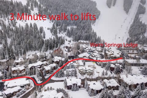 Luxe Prospector Condo Steps to Lift with Hot Tub House in Ketchum