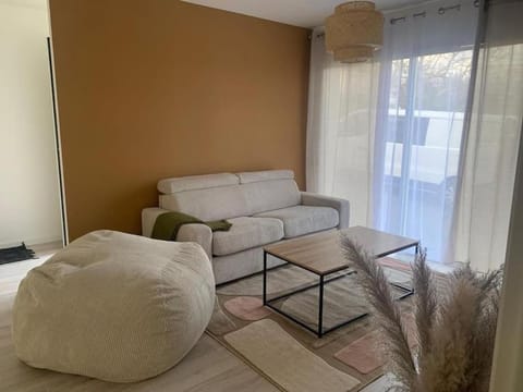 Maison By Sana proche du lac Villa in Centre-Val de Loire