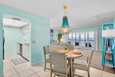 Day, TV and multimedia, Kitchen or kitchenette, Living room, Dining area, Sea view, furniture