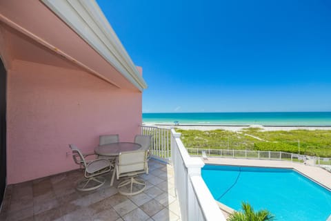 Balcony/Terrace, Seating area, Dining area, Pool view