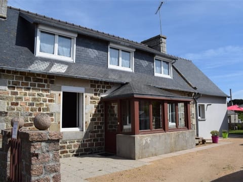 Maison bretonne à Ploumanac'h, 280m de la plage, jardin, parking, 5 chambres - FR-1-368-401 House in Perros-Guirec