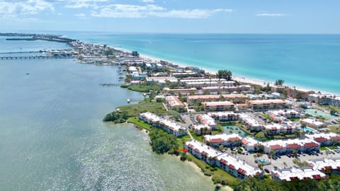 Property building, Day, Bird's eye view, Beach, Sea view, Parking