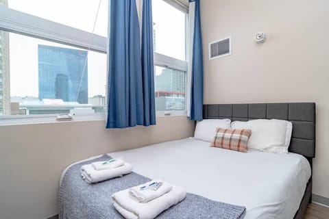 South Loop 2BR Retreat Near Grant Park, Soldier Field, Adler Planetarium & Columbia College Apartment in South Loop