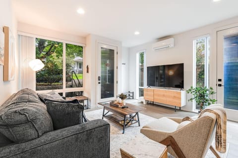 Perch - View on Franklin House in Lake Union