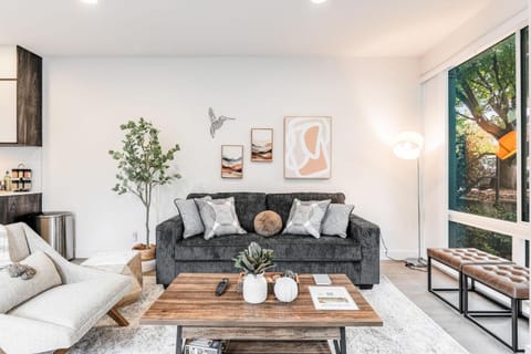 Perch - View on Franklin House in Lake Union