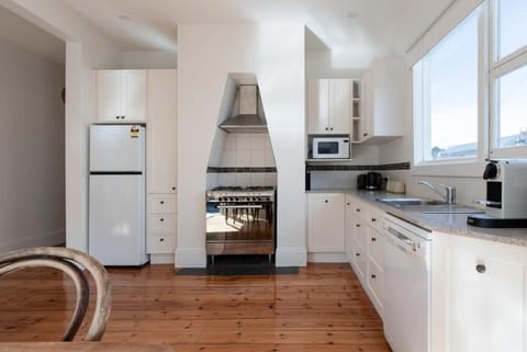 Cute & Comfortable Cottage: Near City with Parking House in Launceston