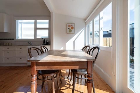 Cute & Comfortable Cottage: Near City with Parking House in Launceston