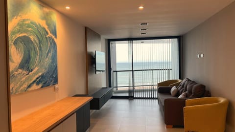 Natural landscape, TV and multimedia, Living room, Seating area