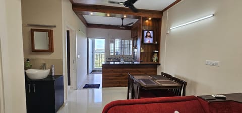 TV and multimedia, Kitchen or kitchenette, Living room, Seating area, Dining area