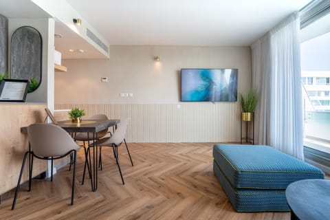 TV and multimedia, Seating area