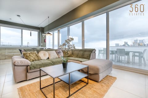 Patio, Natural landscape, View (from property/room), Balcony/Terrace, Living room, Seating area