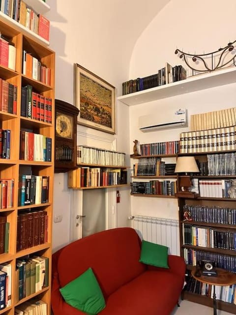 Library, Living room, Seating area