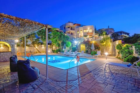 Pool view, Swimming pool, sunbed
