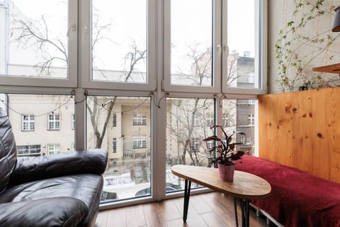 Balcony/Terrace, Balcony/Terrace, Seating area, Street view
