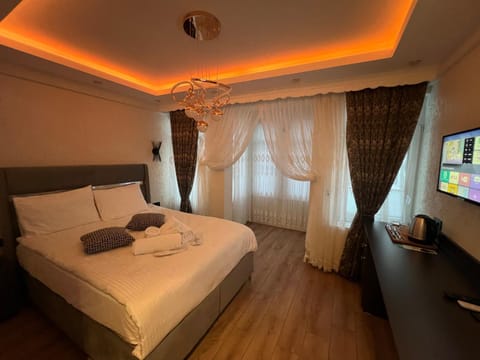 Bed, towels