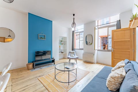 Kitchen or kitchenette, Living room, Seating area
