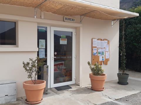 Camping Onlycamp le Jalinier Campground/ 
RV Resort in Buis-les-Baronnies