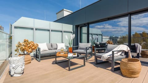 Balcony/Terrace, sunbed