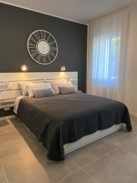 Bedroom, air conditioner