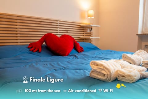 Bed, Bedroom, Text overlay, towels