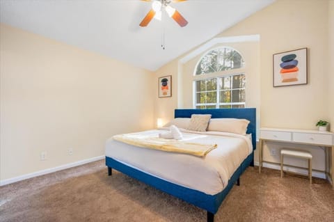 Bed, Photo of the whole room, Bedroom, fireplace