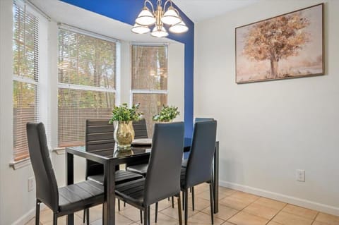 Seating area, Dining area