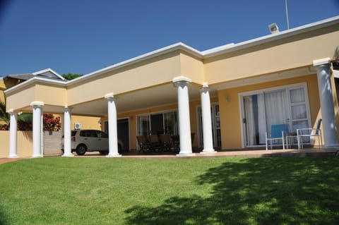 Patio, Facade/entrance, Garden, View (from property/room), Balcony/Terrace
