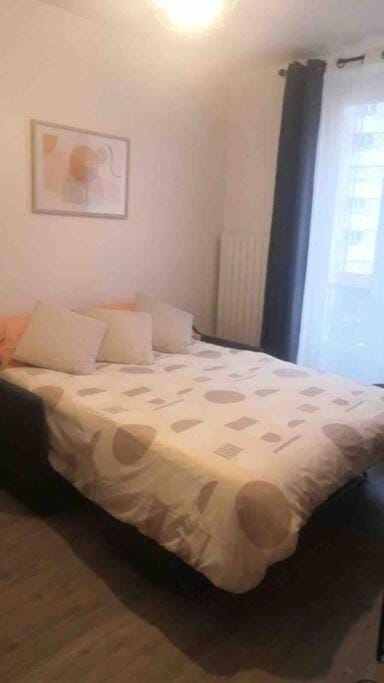 Le Parisien-Clichy-2 pièces Zen Apartment in Clichy